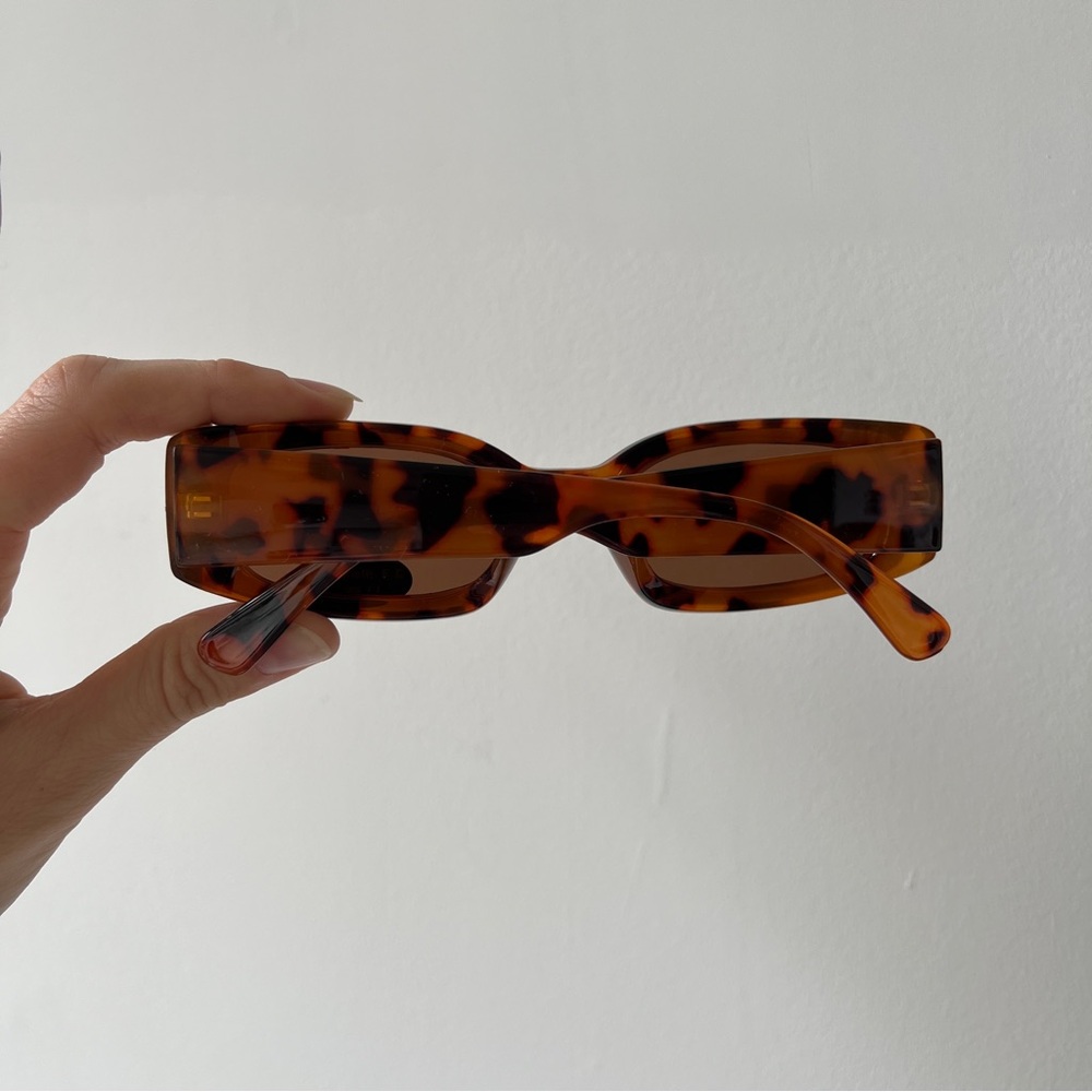 ASOS AJ Morgan brown tortoise leopard thick frame 90s rectangular sunglasses - Picture 6 of 6